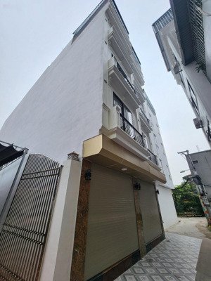 bán nhà đẹp 05 tầng thượng cát, cạnh hồ, ô tô vào cửa, ở sướng...