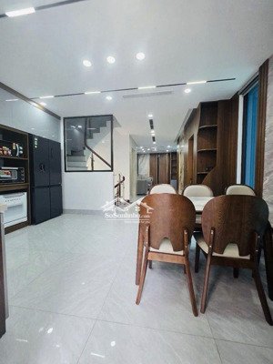 phúc lợi đất đẹp 100m2, chỉ 10,5 tỷ, đường oto vào nhà