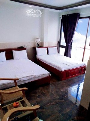 bán khách sạn 6 tầng mặt tiền đường hoàng hoa thám giá 17.5 tỷ