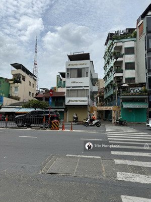 chính chủ cho thuê nhà góc 2 mặt tiền 108 nguyễn văn cừ, q1, 4.5x14m, trệt 3 lầu, 