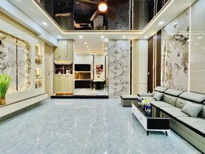 căn nhà đẹp 2 tầng, 61.5m2 ngay dương quảng hàm, gò vấp. giá: 3 tỷ 090, có shr, hẻm ô tô 5m.