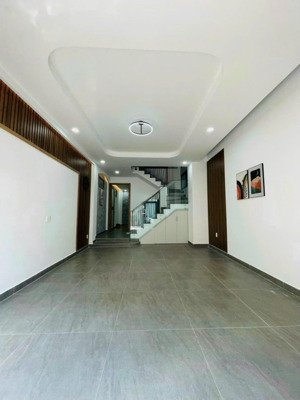 chủ nhà ngộp lãi bán gấp nhà hẻm ô tô. huỳnh văn bánh phường 15 phú nhuận giá 2 tỷ 830