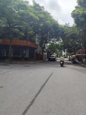 bán đất mặt phố víp việt hưng 105m² , mt 5m lô góc 2 mặt tiền vỉa hè ôtô tránh kd giá 35 tỷ tl.