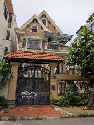 vị trí đẹp,chủ cần bán biệt thự đường nguyễn văn hưởng p.thảo điền quận 2.dt:15x26m2 giá 84 tỷ.