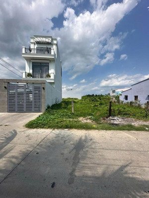 cần bán đất ngay cầu rạch miễu 2 mặt tiền đường xe hơi thổ cư, sổ riêng giá 290 triệu/ 100m2 thổ