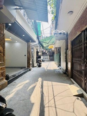 42 m2*5t, trần khát chân, hai bà trưng, thang máy, 