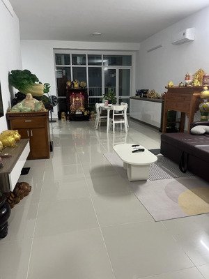 bán căn hộ 3pn - sổ hồng riêng-nhà mới fullnt- tầng cao thoáng mát - dt 124m2- giá 4.95 tỷ còn bớt