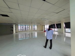 cho thuê 230m2 tầng 8 tòa nhà văn phòng mặt đường lê hồng phong, thông sàn - view thoáng