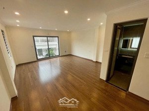 bán nhà phúc lợi 50m2- thang máy, căn góc, ô tô gần- chẵn 8 tỷ