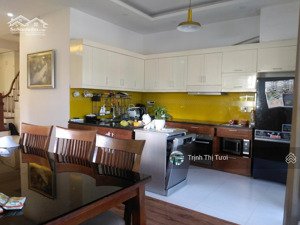 cho thuê nhà lô góc kđt splendora nhà đẹp như khách sạn, có sân vườn trước sau nhà, giá 21tr đủ đồ