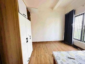 bán nhà phố 3 tầng, mới, đường quy hoạch 5,5m, cách biển 500m, giá chỉ 8 tỷ.