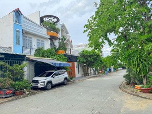 chủ cần bán gấp nền đất thổ cư 138m2 (ngang 6m), hướng đông nam, gần công viên giá 5,85ty