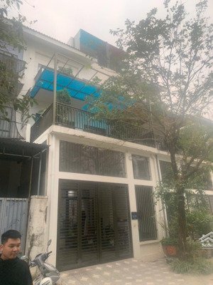 chính chủ bán căn liền kề 83m2 hoàn thiện full sẵn vào ở kđt foresa xuân phương. lh 