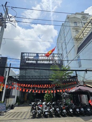 cần cho thuê gấp! dt 10x30m mt lê văn lương quận 7 | gần rmit, đh tôn đức thắng