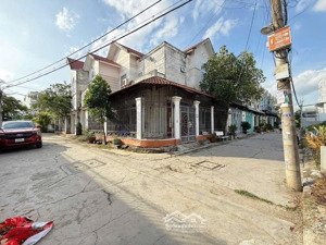 đất 5x20m full thổ cư đường thông xe hơi