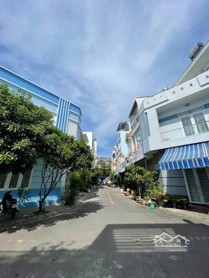 bán nhà căn góc 2 mặt tiền đường b6 khu tđc vcn phước hải trung tâm nha trang. giá 4.95 tỷ