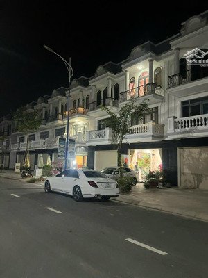 bán nhà phố thương mại tại thăng long central city, 4,5 tỷ, 100m2, 3pn, 4wc