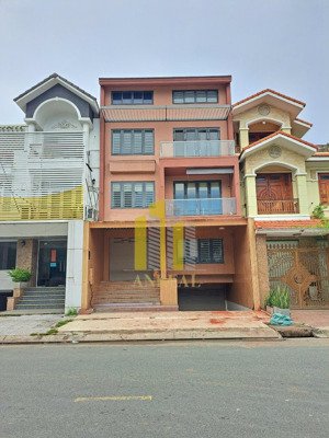 cho thuê nhà sàn văn phòng trống suốt 600m2 hầm 3 lầu giá 75 triệu