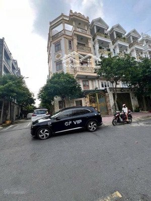 chdv góc 2 mặt tiền đường thống nhất bình thọ đối diện đại học spkt - tổng 17p thu nhập 80tr/tháng