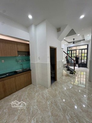 4,18 tỷ 3 tầng đúc btct 3pn , shr nhà không lộ giới cách mt 50m