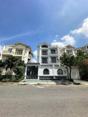 siếu hiếm ! vị trí đẹp - biệt thự mới 100% đặng thùy trâm p13 bình thạnh 4 tầng 10x21m chỉ 27,x tỷ