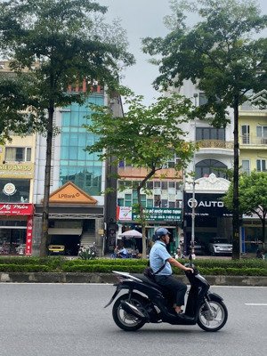 bán nhà mp nguyễn văn cừ, bồ đề, long biên: 186m, 8 tầng, giá 82,9 tỷ: kinh doanh, văn phòng