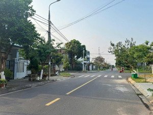 bán gấp đất tặng nhà kiên cố. cách biển 200m thuận tiện đầu tư.