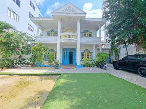cho thuê villa sân vườn cực rộng đẹp tại thảo điền, quận 2, tp thủ đức