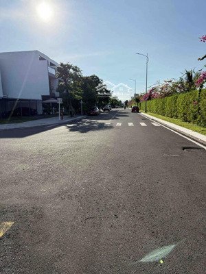 mỹ gia gói 8. lô 1 lk8-11 góc 2 mặt tiền đường 18m - 16m. dt 185,5m2 chỉ 49tr/m2. nha trang