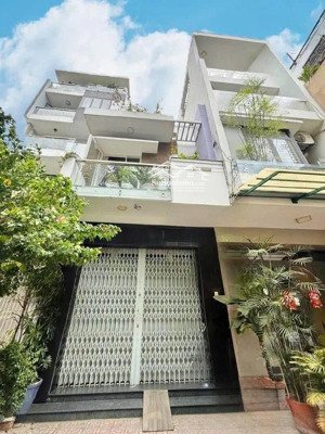 chỉ 5.5 tỷ thôi mọi người ơi có ngay căn nhà đường trước nhà 10m thông không lộ giới, ngay cạnh