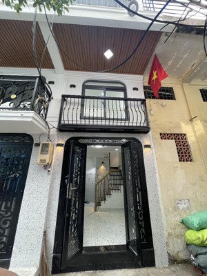 nhà nguyên căn 2pn 2wc cho thuê chính chủ tại trung tâm quận phú nhuận . lh zalo : 