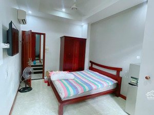 phòng full nội thất ngay sân bay có ban công