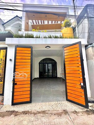 cần bán nhà ngay chợ nhỏ 26 hẻm 179, sổ hồng riêng hoàn công đầy đủ. công chứng ngay