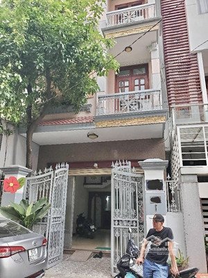 nhà 4 tầng,75m2(5 x 17)hxh 5m,khu đồng bộ,chỉ 9,85tỷ