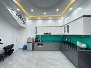 - nhà 4 tầng thang máy phân lô văn cao
- diện tích: 69m2 .