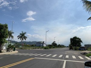 lakeside đường 10 duy nhất- chạy vào the ori garden- vị trí đẹp-trục thông huyết mạch