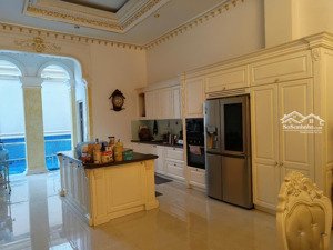 biệt thự cổ điển ngang 11m dài 36m