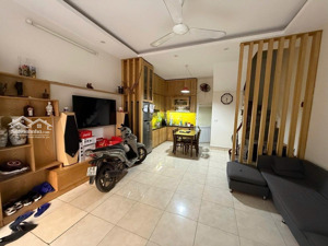 chính chủ bán nhà hà trì , tô hiệu hà đông 40m2 ô tô đỗ, lô góc .giá 7,8tỷ