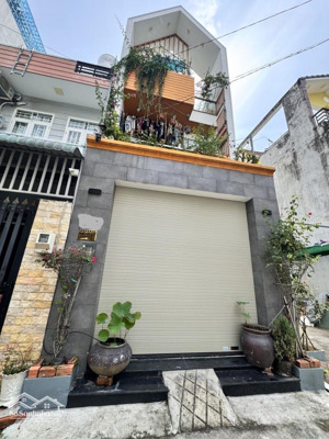 nhà đẹp ngay bưng ông thoàn, hàng xóm biệt thự villa park. hẻm xe hơi vào tận cửa. gồm 3pn 3wc