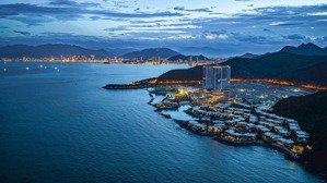 chỉ cần hơn 4 tỉ bạn đã sở hữu căn la tiên villa, tại một trong những vịnh biển đẹp nhất thế giới