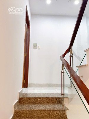 chính chủ cần bán nhà himlam kênh tẻ, q7, nhà sổ hồng riêng, giá 17.5 tỷ. lh: vũ