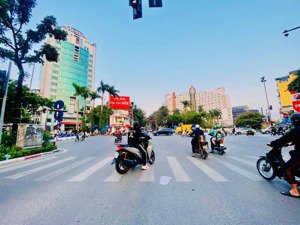 cực hiếm vip, bán nhà mặt phố huế 155m2, với 12m mt, sổ vuông a4, hàng kín bán tế nhị