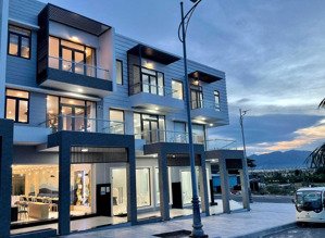 cần tiền bán gấp 3 lô góc ngã tư kinh doanh cafe phân khu para grus dự án kn paradise cam ranh