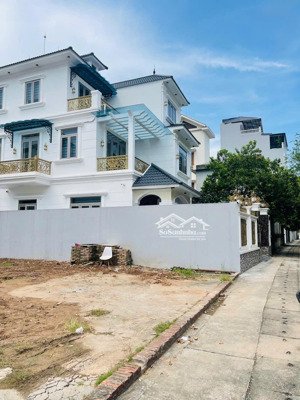 đất ngọc thuỵ tuyệt đẹp, ô tô vào đất, tương lai cực sáng, ở đẳng cấp