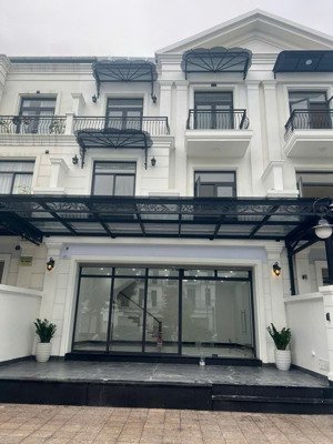 cho thuê biệt thự, liền kề mặt đường lớn nhà mới đẹp, giá 20tr-25tr/tháng tại vin gia lâm