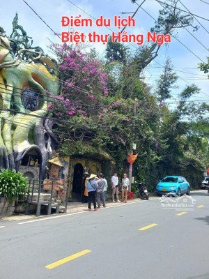 nhà 4 tầng trung tâm tp đà lạt. sát bên điểm du lịch : biệt thự hằng nga . giá tốt