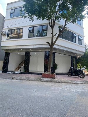 căn nhà lô góc 3 tầng dương nội hiện đang cho thuê dòng tiền 20tr/ tháng- sổ đỏ chính chủ