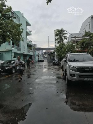 cần tiền bán nhà sát mặt tiền q. 2, trần não giá cực tốt