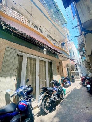 quận 4 - chưa tới 5 tỷ - 49,3m2 (7,6x6,5m), 3tầng, 50m ra đường xóm chiếu, trường thpt nguyễn trãi