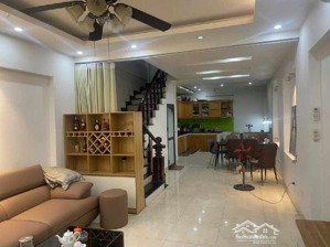 55m2 ,4tầng, mt4.5m. giá 15tỷ phân lô vỉa hè lê trọng tấn hà đông